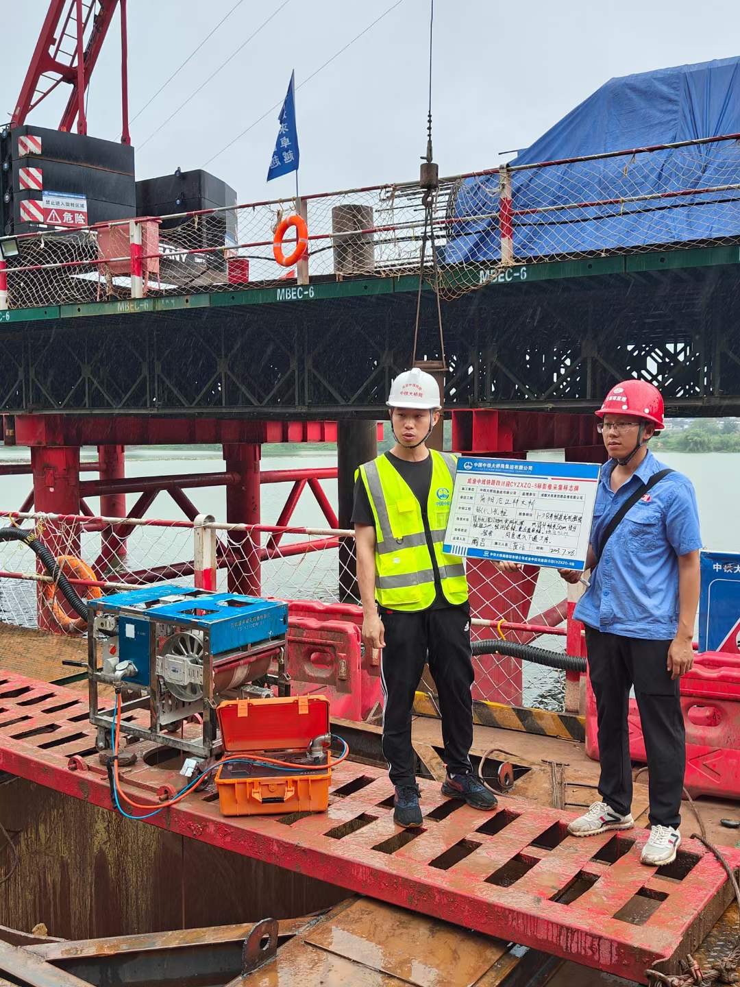 祝賀成渝中線高鐵四川段全線首根樁基順利開鉆